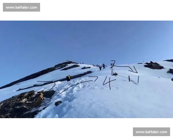 四姑娘山滑坠悲剧:16 岁少年未戴安全绳坠亡,航拍仅见雪地血迹 四姑娘山滑坠悲剧:16 岁少年未戴安全绳坠亡,航拍仅见雪地血迹