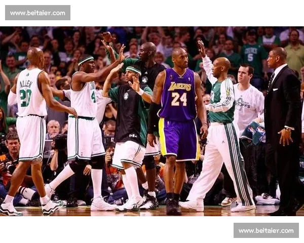 2000 总决赛 G4:鲨鱼六犯离场,科比带伤狂砍 28 分加时封神 2000 总决赛 G4:鲨鱼六犯离场,科比带伤狂砍 28 分加时封神
