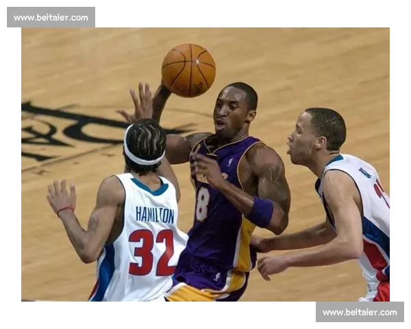 2000 总决赛 G4:鲨鱼六犯离场,科比带伤狂砍 28 分加时封神 2000 总决赛 G4:鲨鱼六犯离场,科比带伤狂砍 28 分加时封神