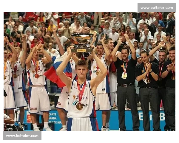 中国男篮迎战俄罗斯 强强对决激战正酣 赛场拼搏一触即发